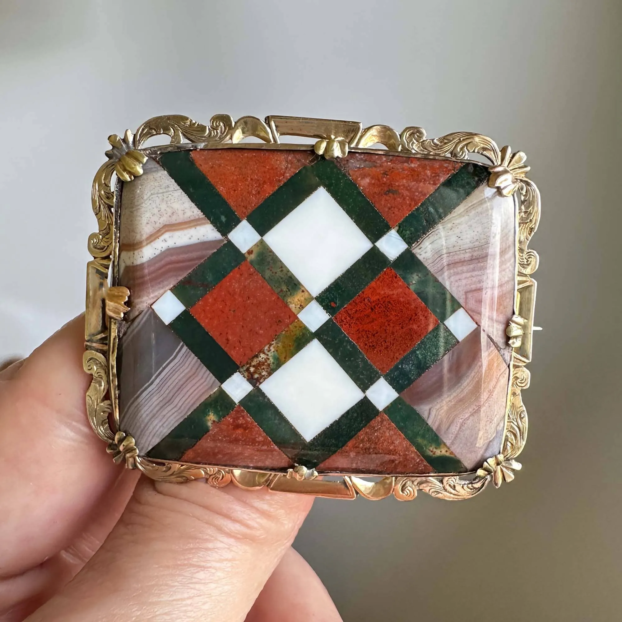 Antique 10K Gold Pietra Dura Scottish Agate Brooch