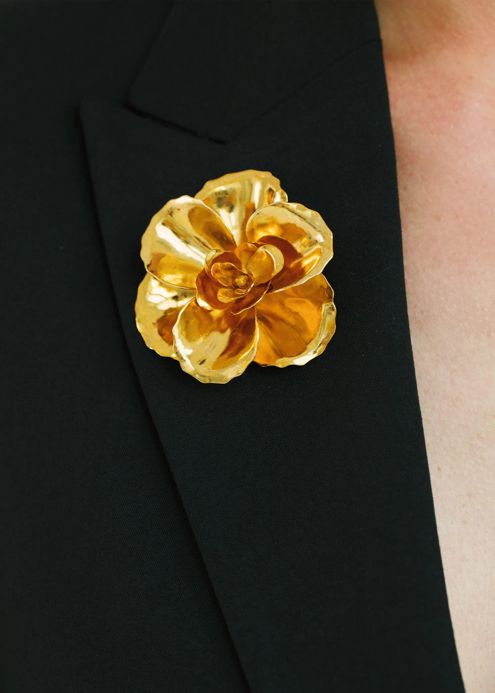 Gladiolus Brooch -- Gold