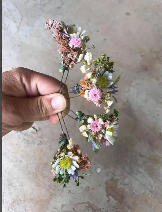 Meadow daisy floral hair pins