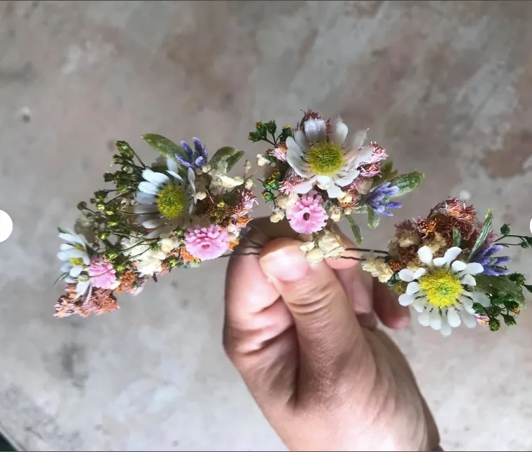 Meadow daisy floral hair pins